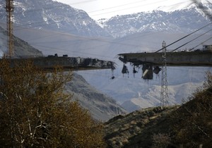 Srušeni most u Karadžu, zapadno od Teherana