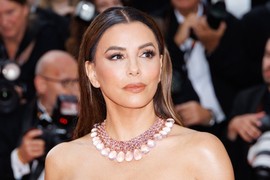 SKINULA SE EVA LONGORIJA Nosi TANGA KUPAĆI za nesvesticu! Evo kako OČAJNA DOMAĆICA uživo izgleda sa 50 GODINA - na slikama koje nije mogla da doradi