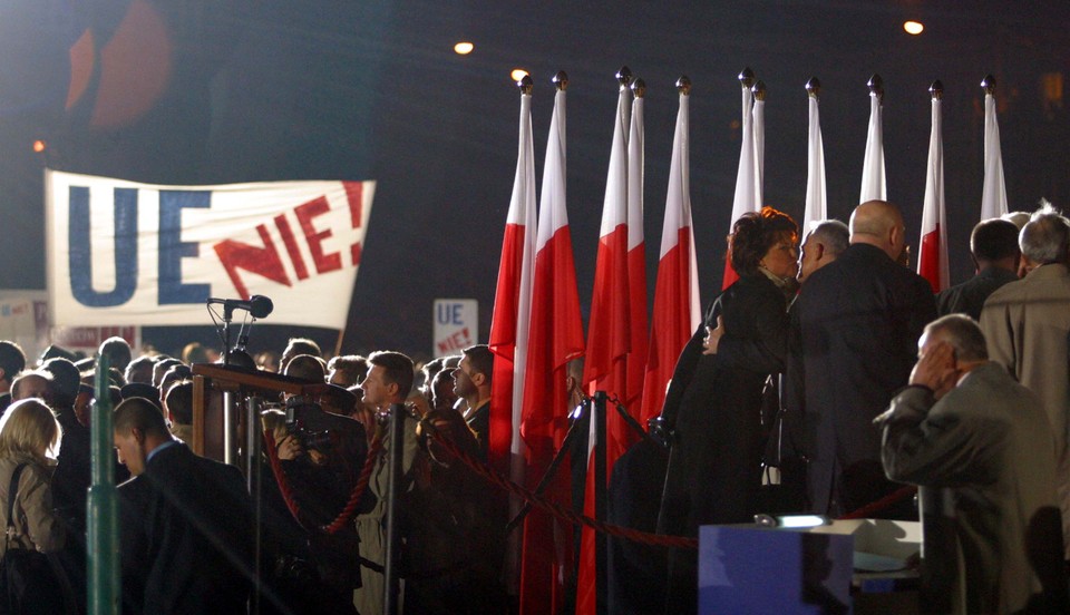 Uroczystości związanych z przystąpieniem Polski do Unii Europejskiej w nocy z 30 kwietnia na 01 maja 2004 r. na Placu Piłsudskiego w Warszawie