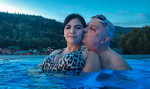 Krzysztof Skiba szaleje w basenie z żoną. Gdzie ją zabrał na majówkę?
