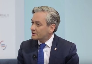 Likwidacja IPN, WOT, PFN. Wiosna Roberta Biedronia wyjaśnia, skąd weźmie 35 mld zł na realizację postulatów