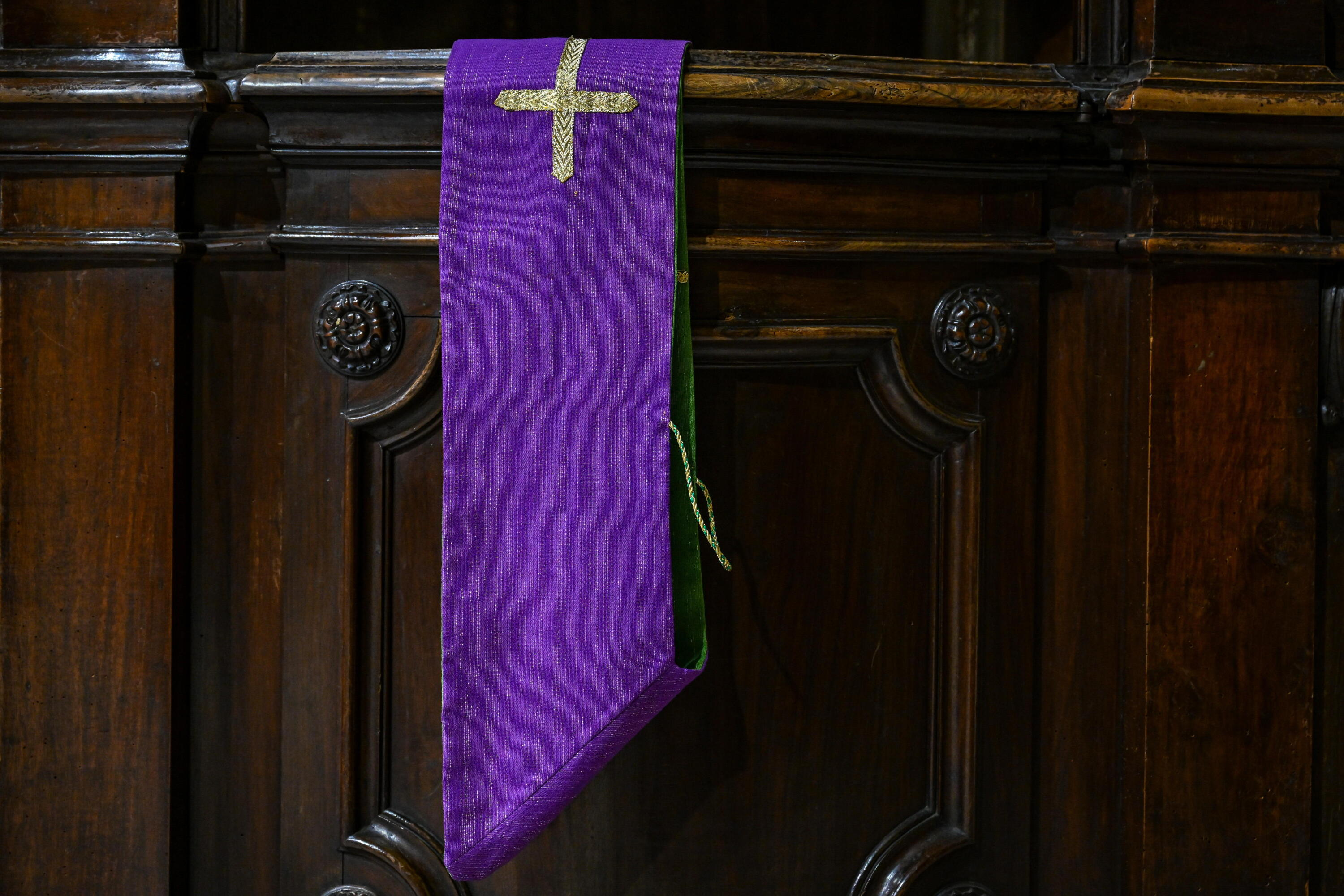 10 zarzutów molestowania nieletnich: Księdzu z Sosnowca grozi 30 lat