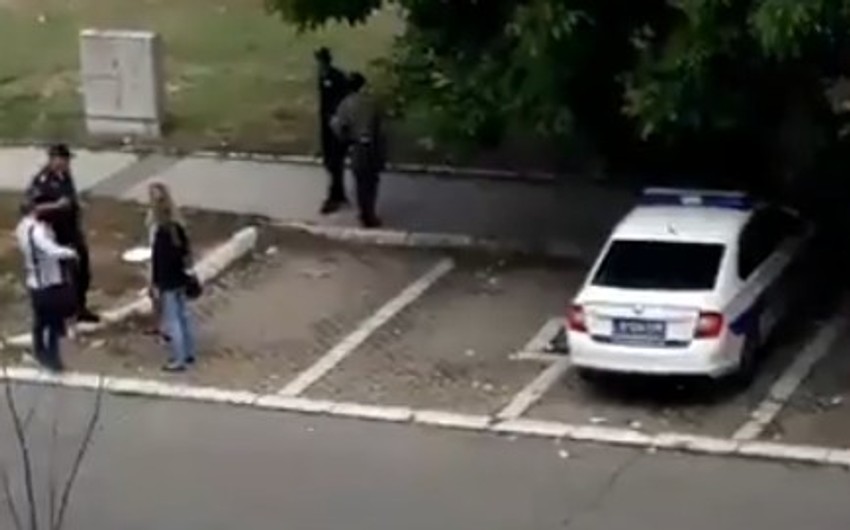 Policija ispred zgrade