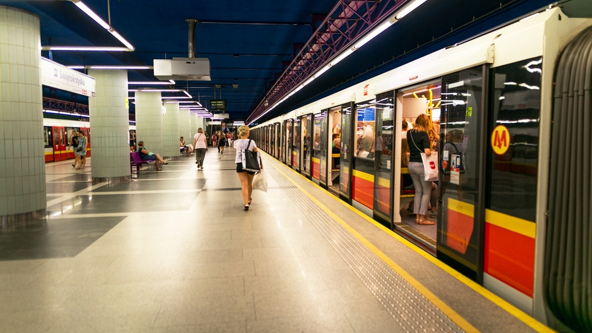 Warszawa: Awaria schodów w metrze. Są poszkodowani