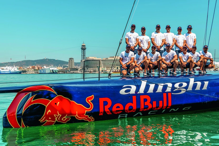 Team Alinghi, zdobywcy pucharu w 2003 i 2007 r., połączył siły z Red Bull Racing. Załoga jest pretendentem do 37. Pucharu Ameryki. Finał regat rozegra się w 2024 roku, a jego gospodarzem będzie Barcelona.