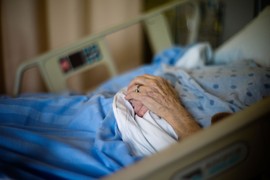 Ovaj znak se uvek javlja NEPOSREDNO PRED SMRT: Naučnici su otkrili 1 bizarnu stvar koja je znak da je kraj blizu