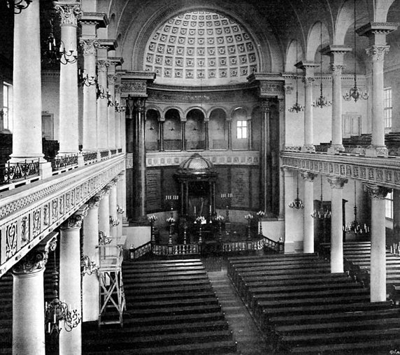 Wnętrze synagogi ok. 1902 roku.