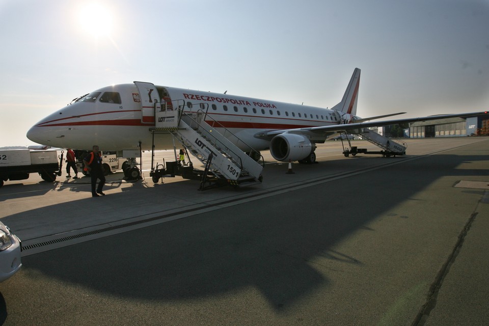 WARSZAWA PREMIER RZĄDOWY EMBRAER 175 PIERWSZY LOT