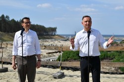 Duda i Morawiecki na przekopie Mierzei Wiślanej. "Inwestycje, które zmienią strategiczne położenie Polski"