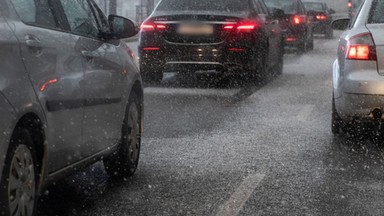 W części Pomorza występuje zajeżdżony śnieg i błoto pośniegowe