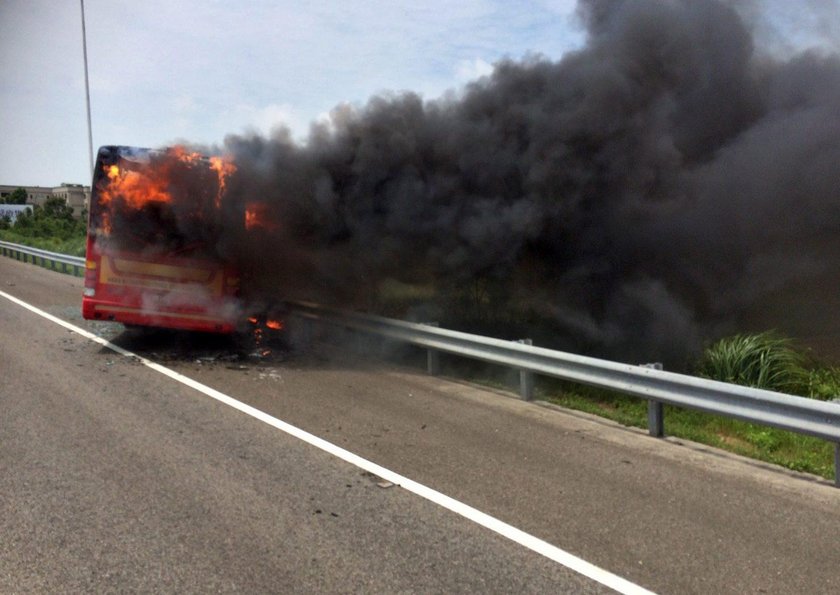 Spłonął autobus z turystami! Nikt nie przeżył