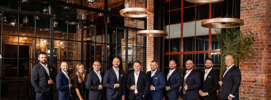 Zarząd, dyrektorzy i partnerzy Columbus Elite (od lewej): Grzegorz Poprawski, Kamil Krawczyk, Aleksandra Krawczyk, Tomasz Stanisławski, Rafał Kołłątaj, Paweł Bednarek, Szymon Gruszka, Jakub Fijewski, Kamil Krążek, Mateusz Janiszewski, Wojciech Tokarz.