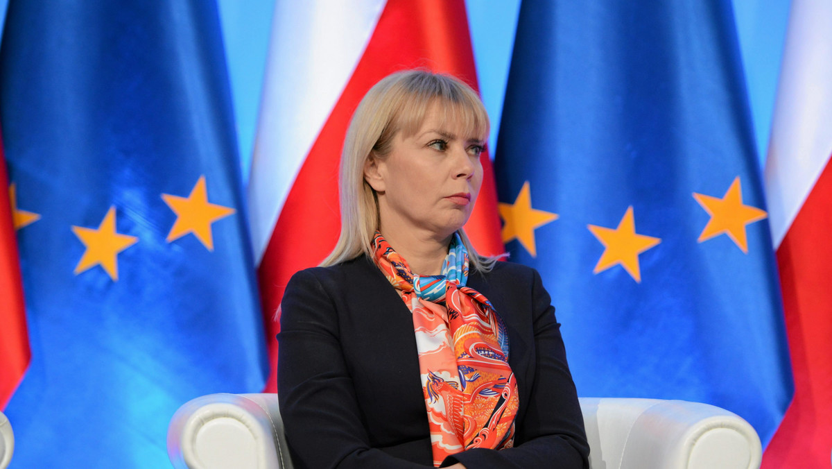 Komisarz Elżbieta Bieńkowska zapowiada ostrzejszą kontrolę systemów dopuszczania samochodów do ruchu w poszczególnych państwach Unii.