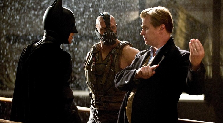 Christopher Nolan épp Batman-nek mondja meg, hogy mit csináljon.