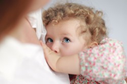 Odstawienie dziecka od piersi. Poznaj 4 mniej znane fakty