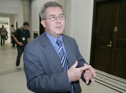 Czarnecki znów pozywa Wałęsę