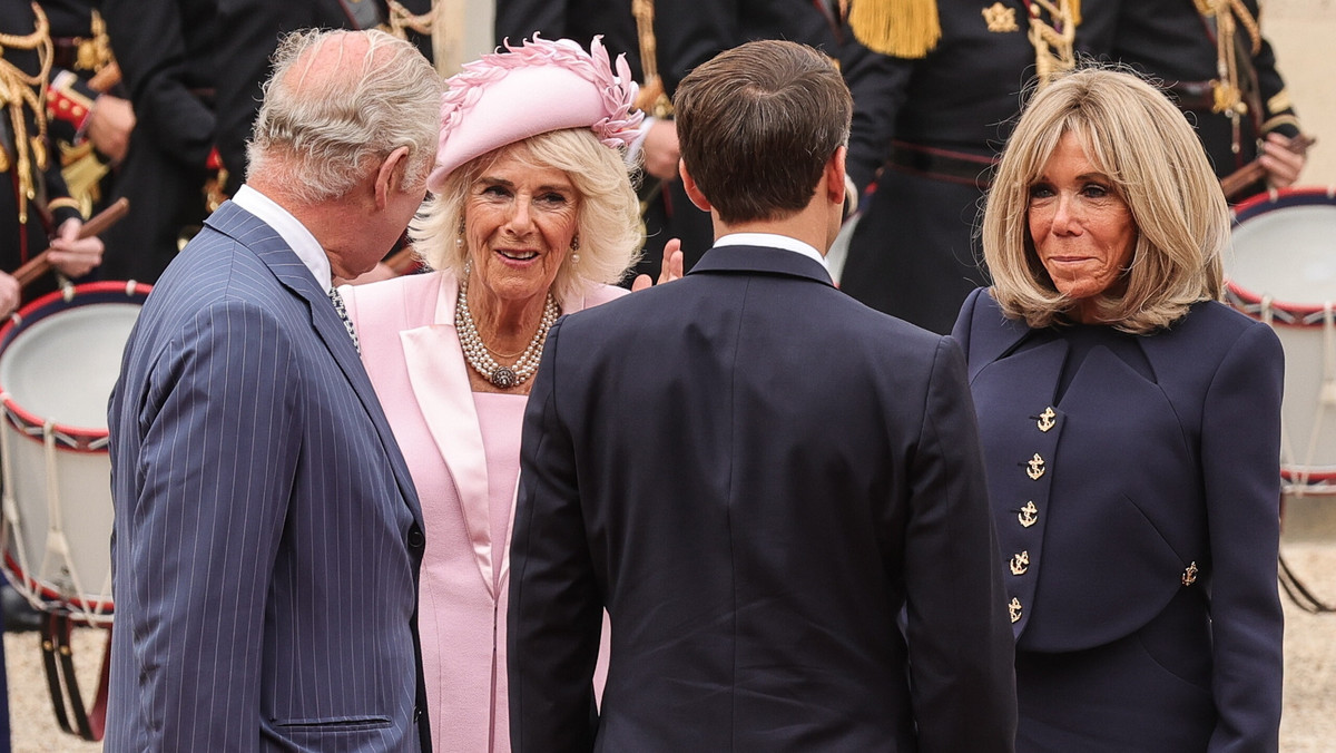 Król Karol III, królowa Kamila, Emmanuel Macron i Brigitte Macron