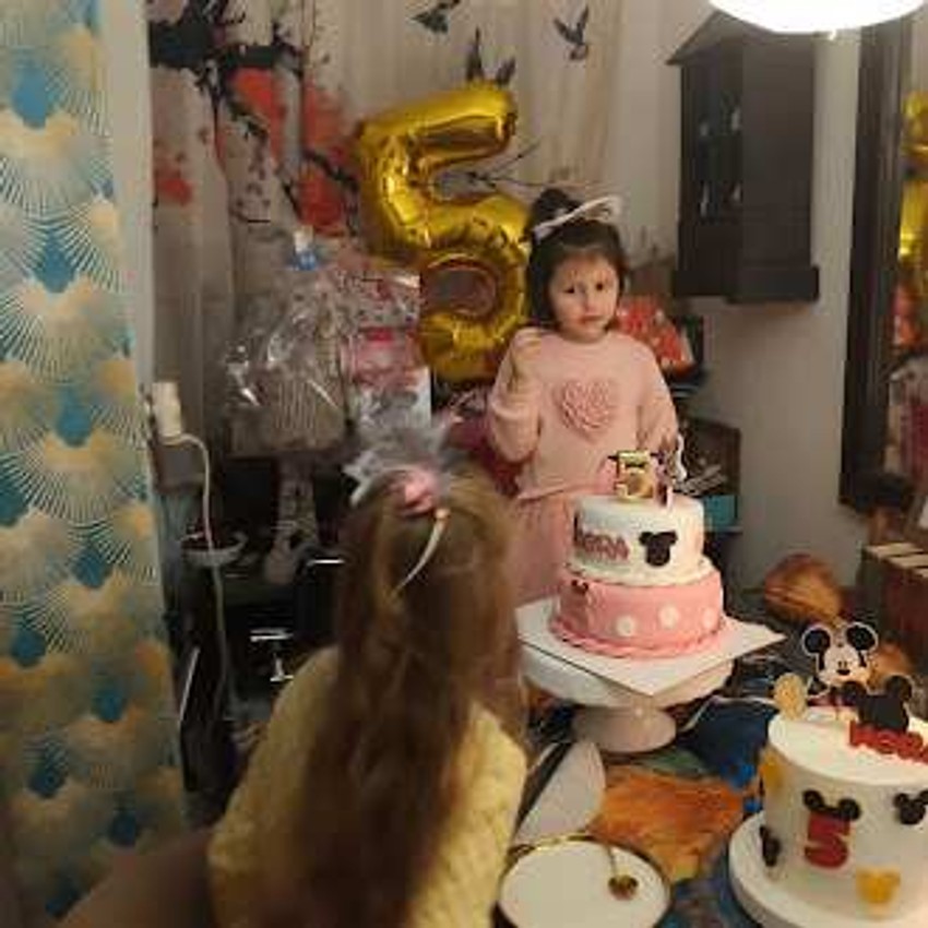 Ćerka Aneli Ahmić i Asmina Durdžića slavi 5. rođendan: Mala Nora u nežno roze haljinici, atorta na Mini Maus