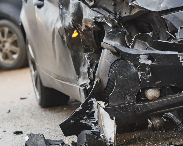 Brak wypłaty większej kwoty zakład ubezpieczeniowy uzasadnia tym, że auto nie zostało naprawione i nie przedstawiono faktur na tę okoliczność