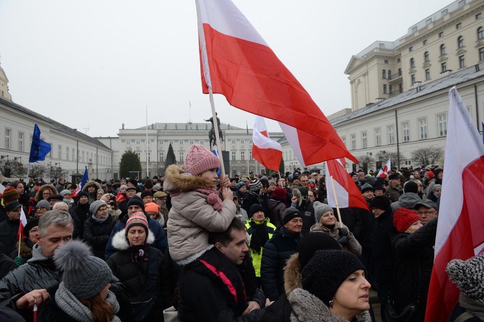 WARSZAWA PAŁAC PREZYDENCKI PROTEST KOD OPOZYCJA (protestujący przed Pałacem Prezydenckim)