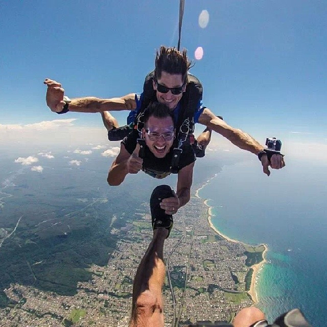 Andrew Smith - "rozrywkowy specjalista od social media" w Sydney i Nowej Południowej Walii; na zdjęciu: skydiving w Wollongong