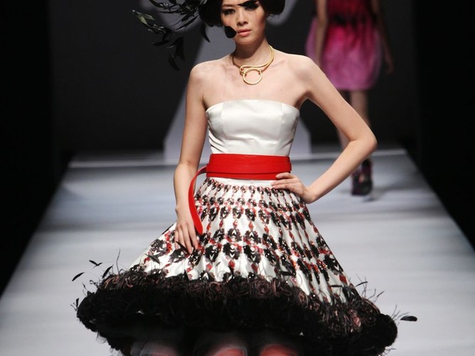 Propozycje projektantów z Chin na Chińskim Tygodniu Mody