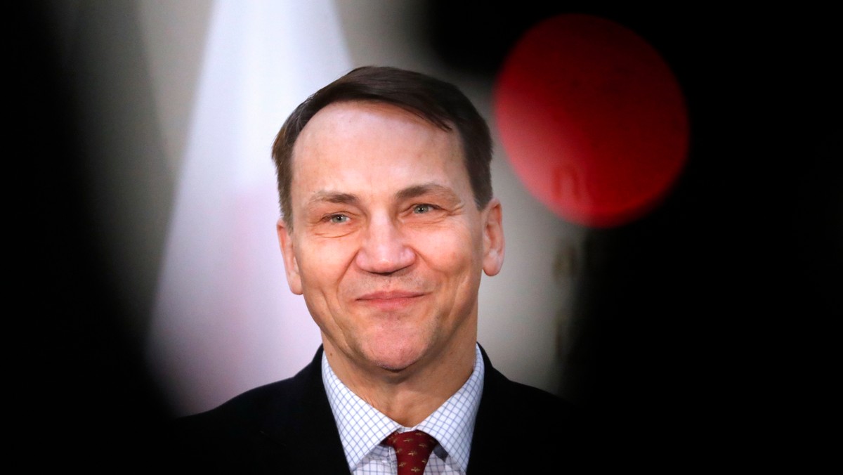 Szef polskiej dyplomacji Radosław Sikorski rozmawiał dzisiaj w Monachium z ministrem spraw zagranicznych Rosji Siergiejem Ławrowem. Nieformalne spotkanie odbyło się na marginesie Monachijskiej Konferencji o Bezpieczeństwie.