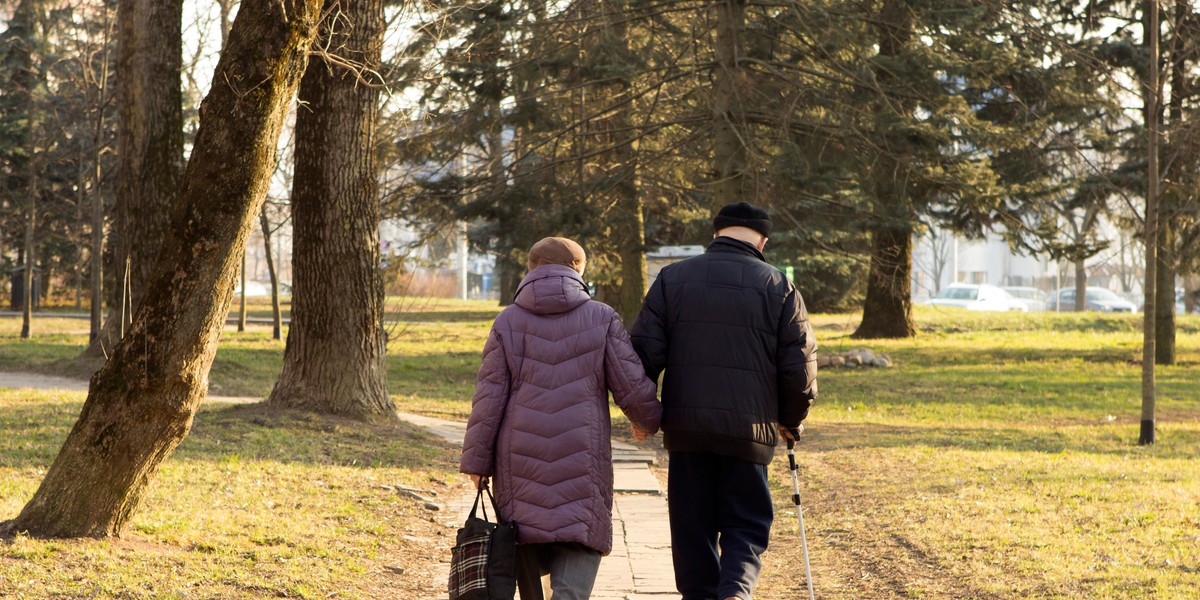 Walka o głosy seniorów. Lewica oferuje nowy dodatek pielęgnacyjny