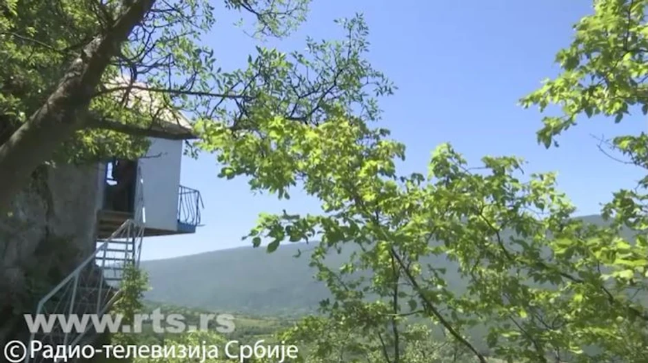 Kuća u steni kod Bele Palanke