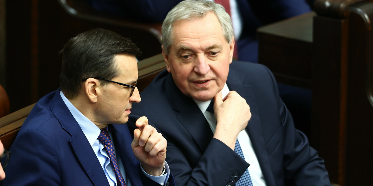 Premier Mateusz Morawiecki i Henryk Kowalczyk, który niedawno stracił fotel ministra rolnictwa.