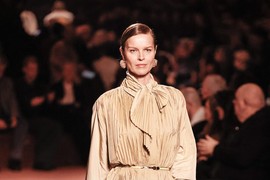 Eva Hercigova zablistala na modnoj pisti na Fendi reviji i pokazala da je i dalje jedna od najpoželjnijih manekenki na svetu