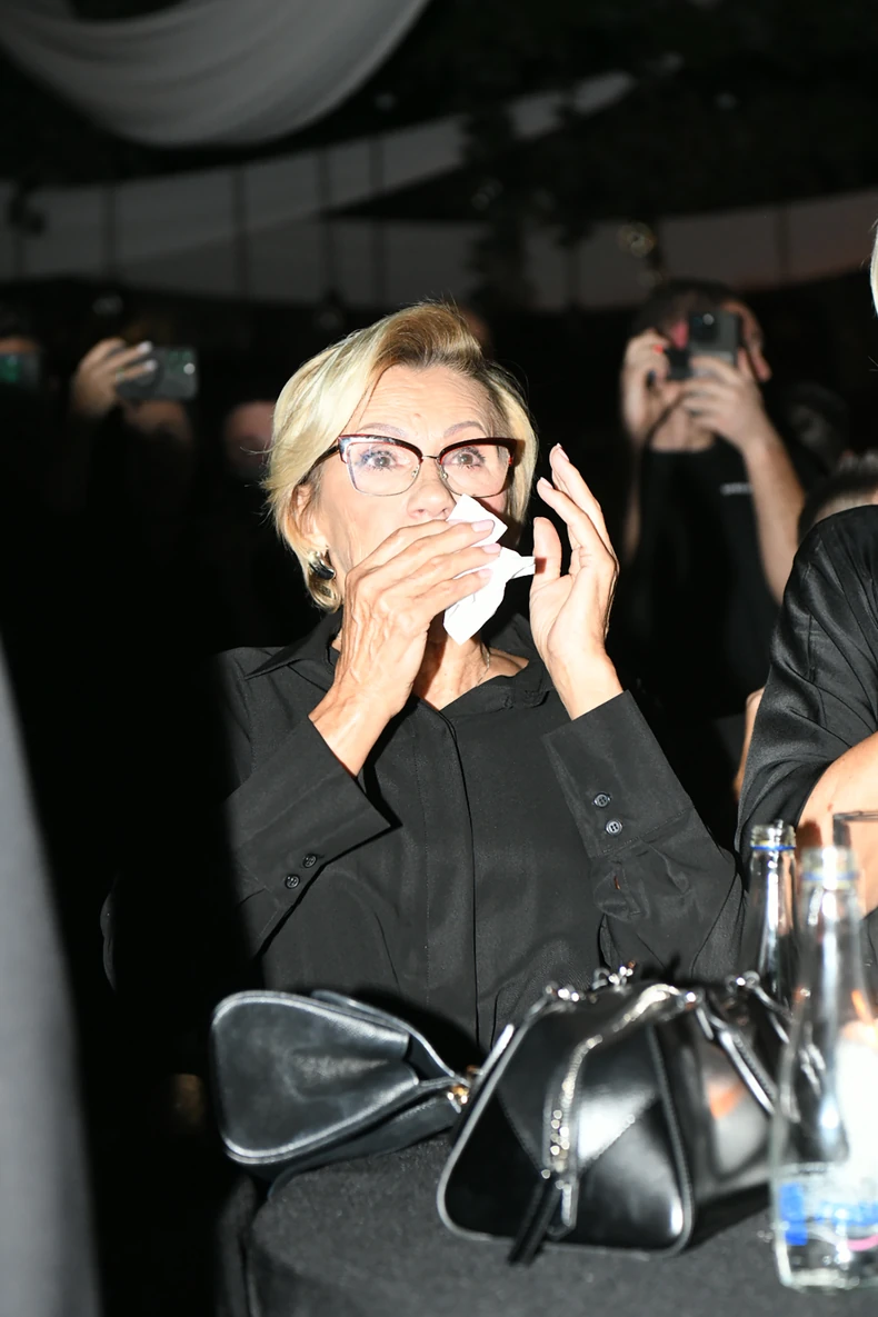 Mira Bekvalac briše suze