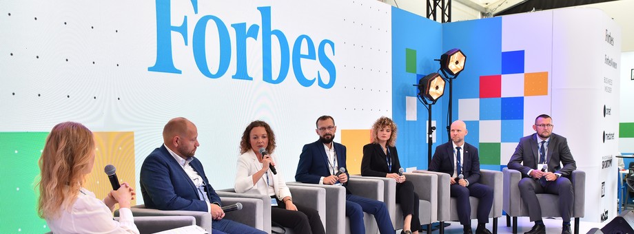 Na zdjęciu od lewej: Magda Krukowska, Forbes Polska, Dawid Kołelis, Budimex, Emilia Dębowska, Panattoni, Przemysław Oczyp, KPMG, Zofia Piwowarek, UN GC Network Polska, Alan Aleksandrowicz, investGDA, Przemysław Zawodny, Instytut Poznański.