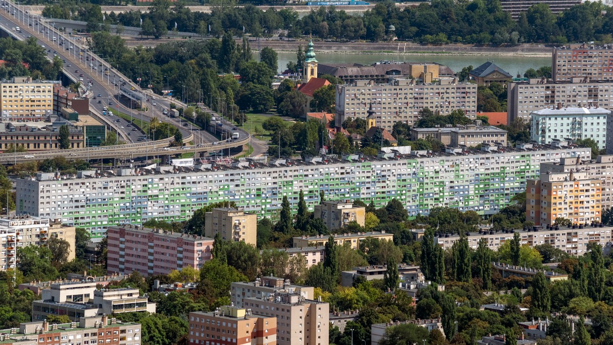 Félelmetes, ahogy lecsapott a vihar Budapesttől északra: tornádót emlegetnek a rémisztő jelenség láttán – videó