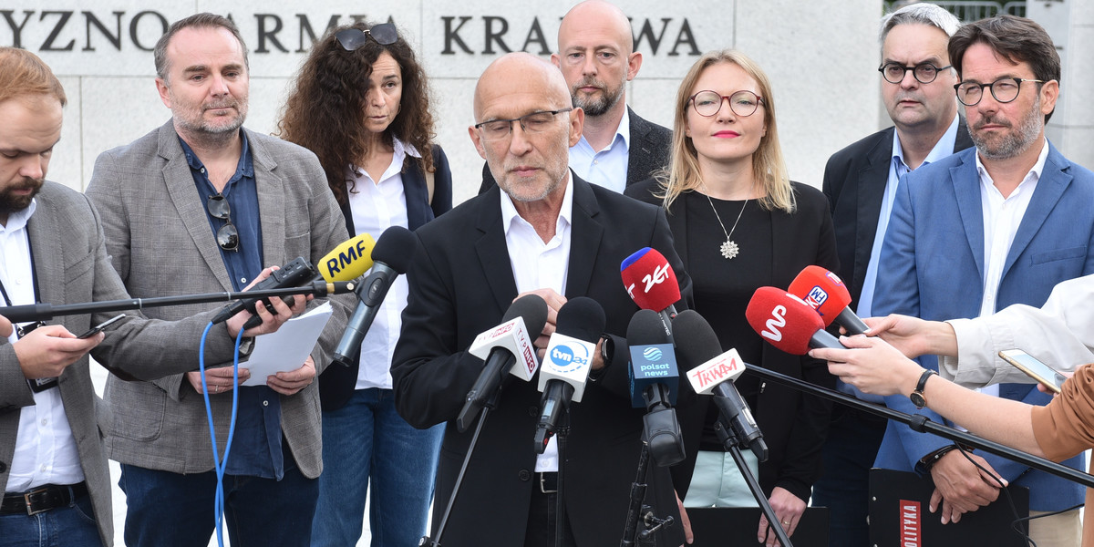 We wtorek przed Sejmem dziennikarze protestowali przeciwko zakazowi wstępu dla mediów na teren przygraniczny. 