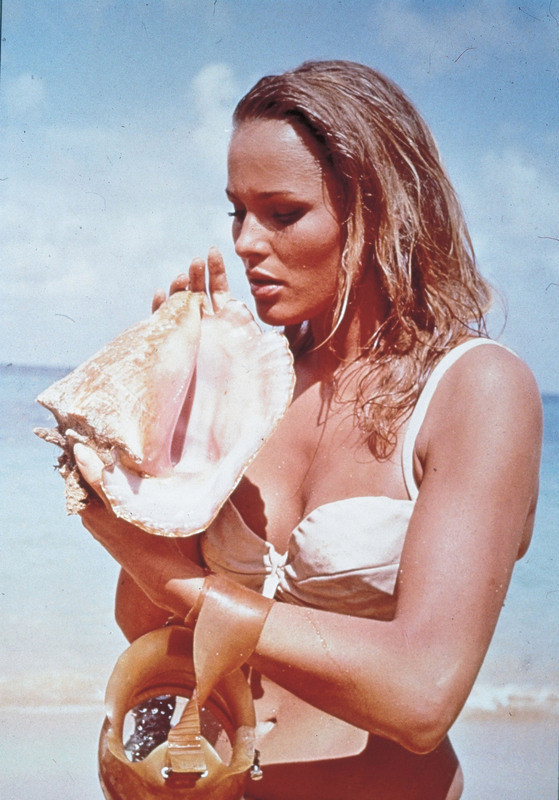 Ursula Andress jako Honey Rider w filmie "Dr. No"