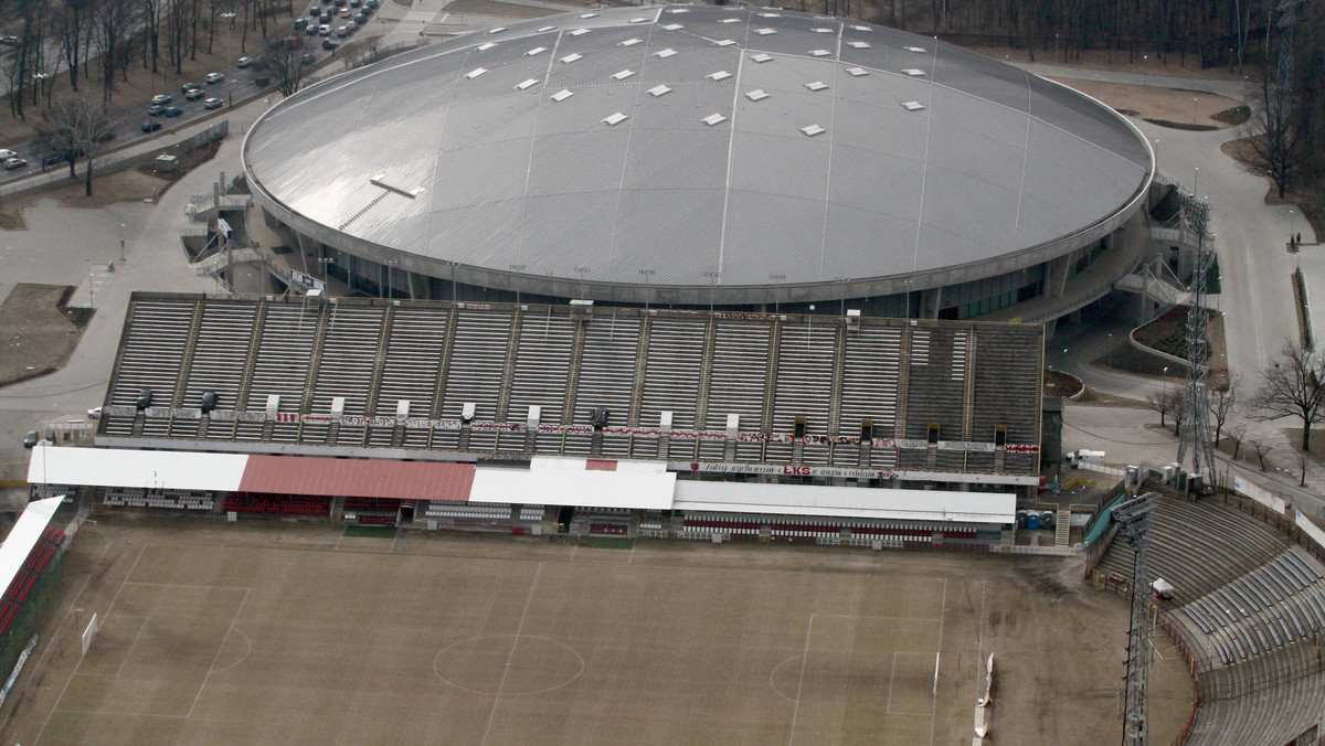 Wielkie sportowe imprezy, międzynarodowe koncerty z gwiazdami światowego formatu, tłumy odwiedzających. Atlas Arena miała być wizytówką Łodzi. Obiekt kosztował ponad 280 milionów złotych. Po czterech latach okazało się, że znów trzeba go remontować.