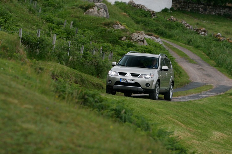 Do gamy silników dołączył 156 konny turbodiesel 2.2 i benzynowiec 2.4/170 KM