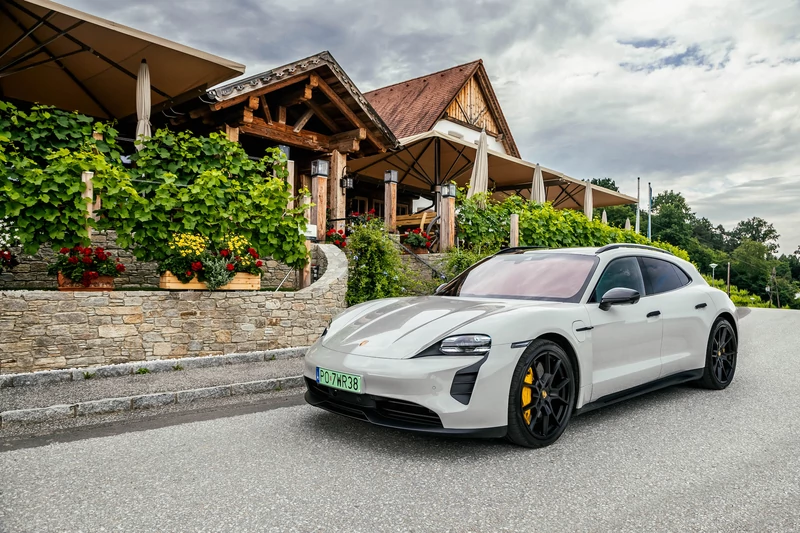 Podróż Porsche Taycanem i Audi e-tronem GT do Chorwacji