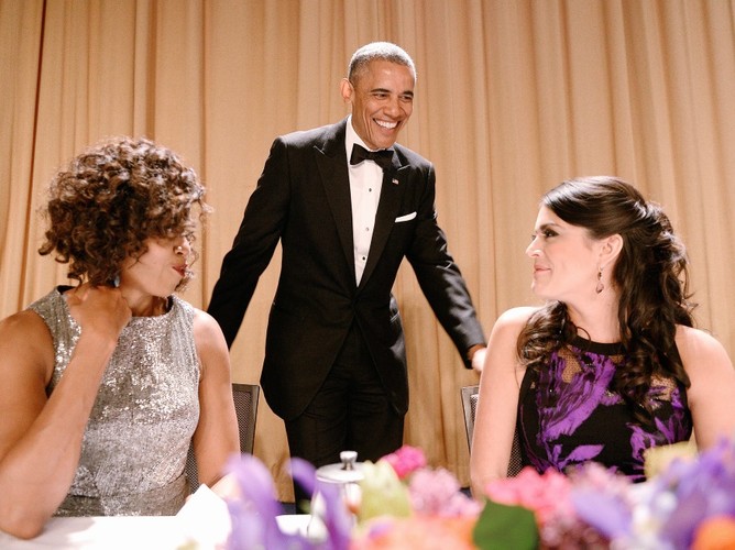 Michelle i Barack Obamowie oraz Cecily Strong