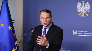 sikorski upomina nawrockiego: to są sprawy pod najwyższymi klauzulami tajności