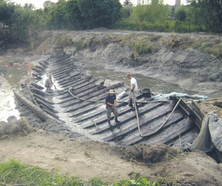 W swoim stawie odkryli zabytkową łódź. 13 lat walczą z MKiDN o wypłacenie przysługującej im nagrody