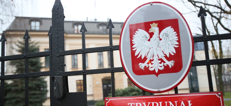 "Trybunał Konstytucyjny". W 2016 roku odmieniany był przez wszystkie przypadki...