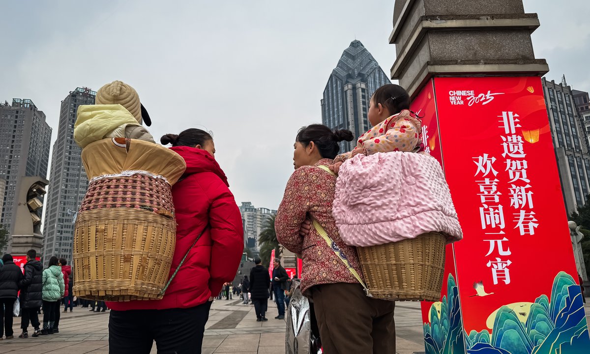 Polityka jednego dziecka w Chinach. Używano "naczynia śmierci"