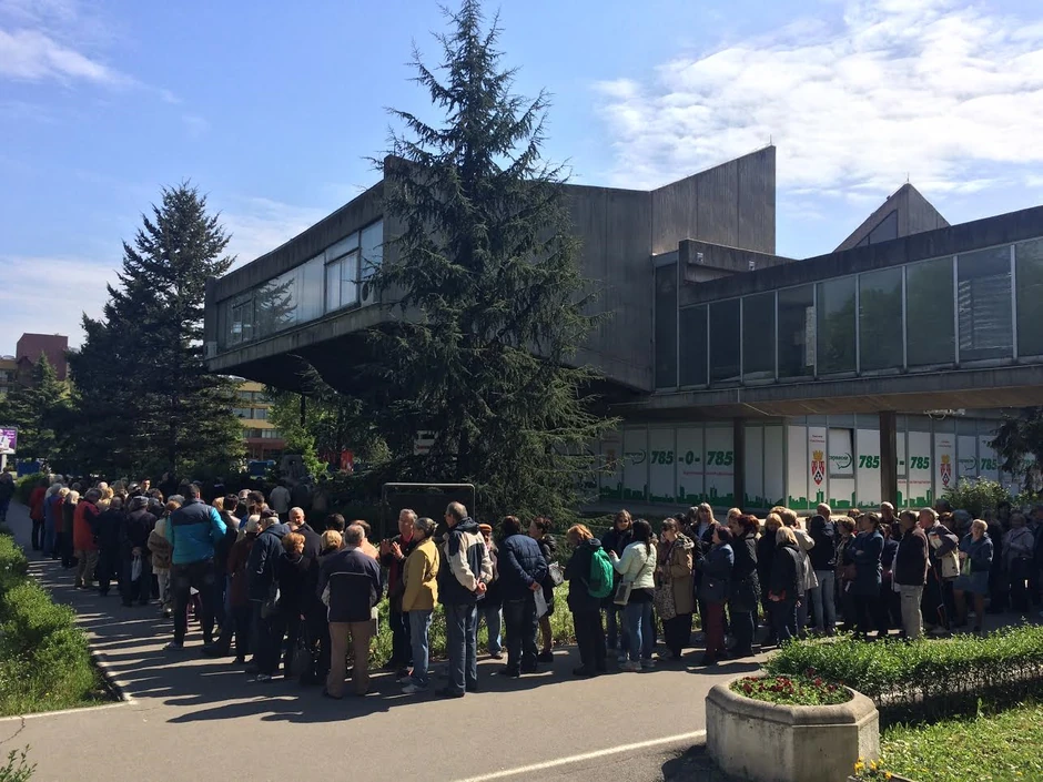 Red ispred opštine Novi Beograd