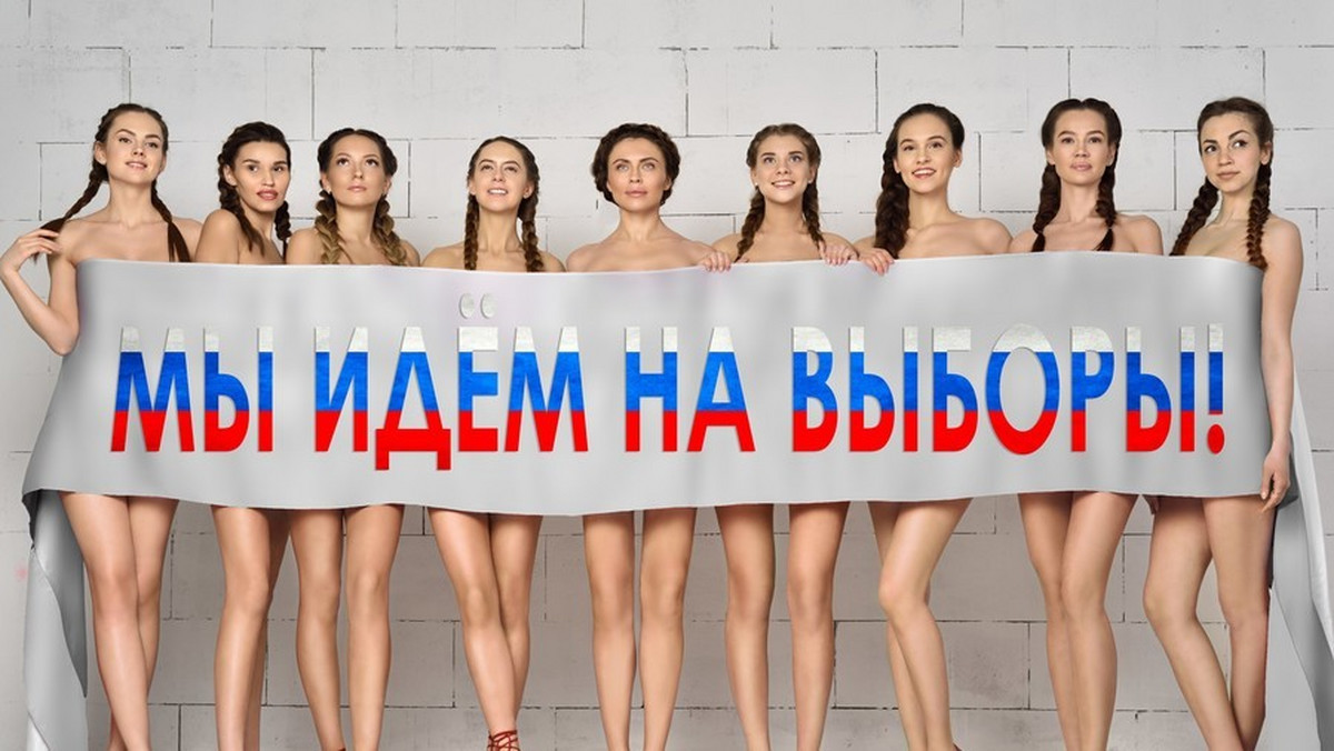 "My idziemy na wybory!" głosi napis na plakacie zachęcającym do wzięcia udziału w głosowaniu w nadchodzących wyborach w Rosji. Autorzy postanowili zwrócić uwagę obywateli, wykorzystując do promocji wyborów nagie kobiety. Wśród nich żonę rosyjskiego deputowanego Aleksandra Djatłova, Julię.