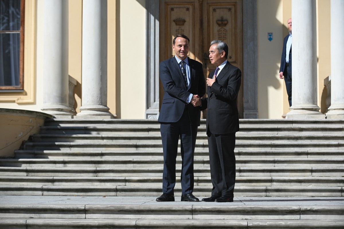 Radosław Sikorski, Wang Yi