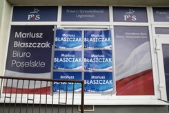 Atak na biuro poselskie Błaszczaka. 'To realizacja w praktyce hasła ośmiu gwiazdek'