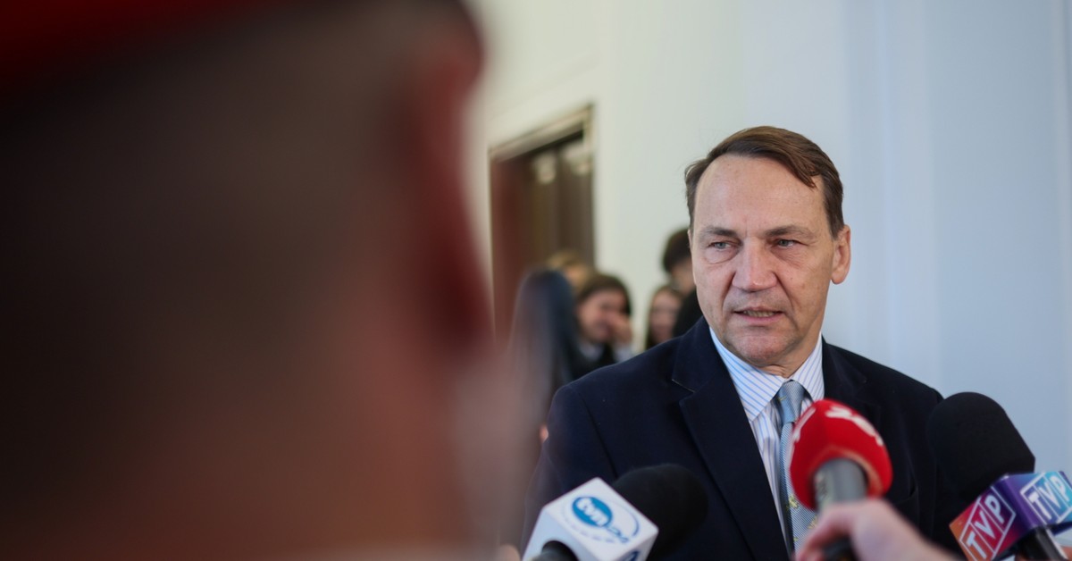 Sikorski zdradza jak negocjować z Putinem: "Najpierw pokaz siły, a potem dialog"