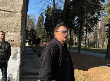 SRCEPARAJUĆI OPROŠTAJ DRAGANA KOJIĆA KEBE: Oglasio se zbog gubitka najvernijeg, koji je 15 GODINA bio deo porodice! 
